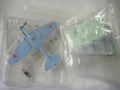 画像3: バンダイ 1/144戦闘機 ウイングクラブ コレクションL4 9.イリューシン IL-2 シュトルモビク（B色）
