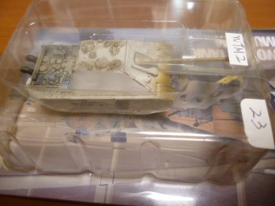 画像1: タカラトミー 1/144  ワールドタンクミュージアム02　ヤクトパンター重駆逐戦車（冬季）　箱無し　説明書なし