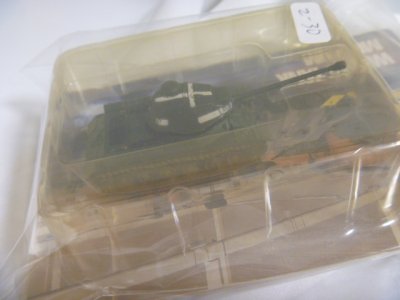 画像3: タカラトミー 1/144  ワールドタンクミュージアム02 JS-2ｍスターリン重戦車(対空識別) 箱無し　説明書なし