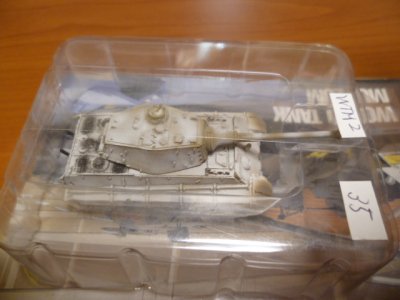 画像1: タカラトミー 1/144  ワールドタンクミュージアム02　ティーガーII重戦車（ヘンシェル砲塔）（冬季）　箱無し　説明書なし