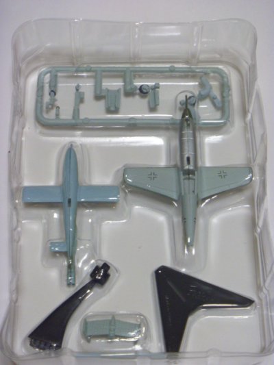 画像2: エフトイズ 1/144戦闘機 初期ジェット機コレクション　05S He162A/V-1シークレット ドイツ空軍 第1戦闘航空団 第1飛行隊「白の6」 箱なし