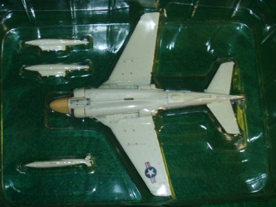 画像1: アルジャーノンプロダクト(カフェレオ) 1/144戦闘機 Jウイング ベトナム航空戦 J Wings 35 A-6A VMA(AW)-533 knight hawks SPシークレット