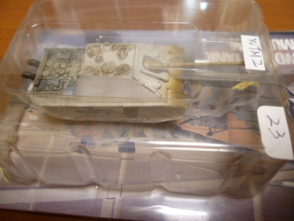 画像1: タカラトミー 1/144  ワールドタンクミュージアム02　ヤクトパンター重駆逐戦車（冬季）　箱無し　説明書なし (1)