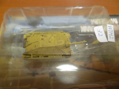 画像1: タカラトミー 1/144  ワールドタンクミュージアム02　ヘッツァー軽駆逐戦車（単色）　箱無し　ブリスターへこみ有り　説明書なし